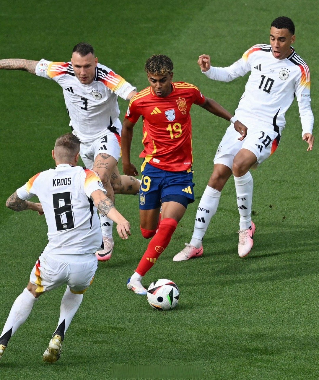 爱游戏官网-足球队战歌完整版