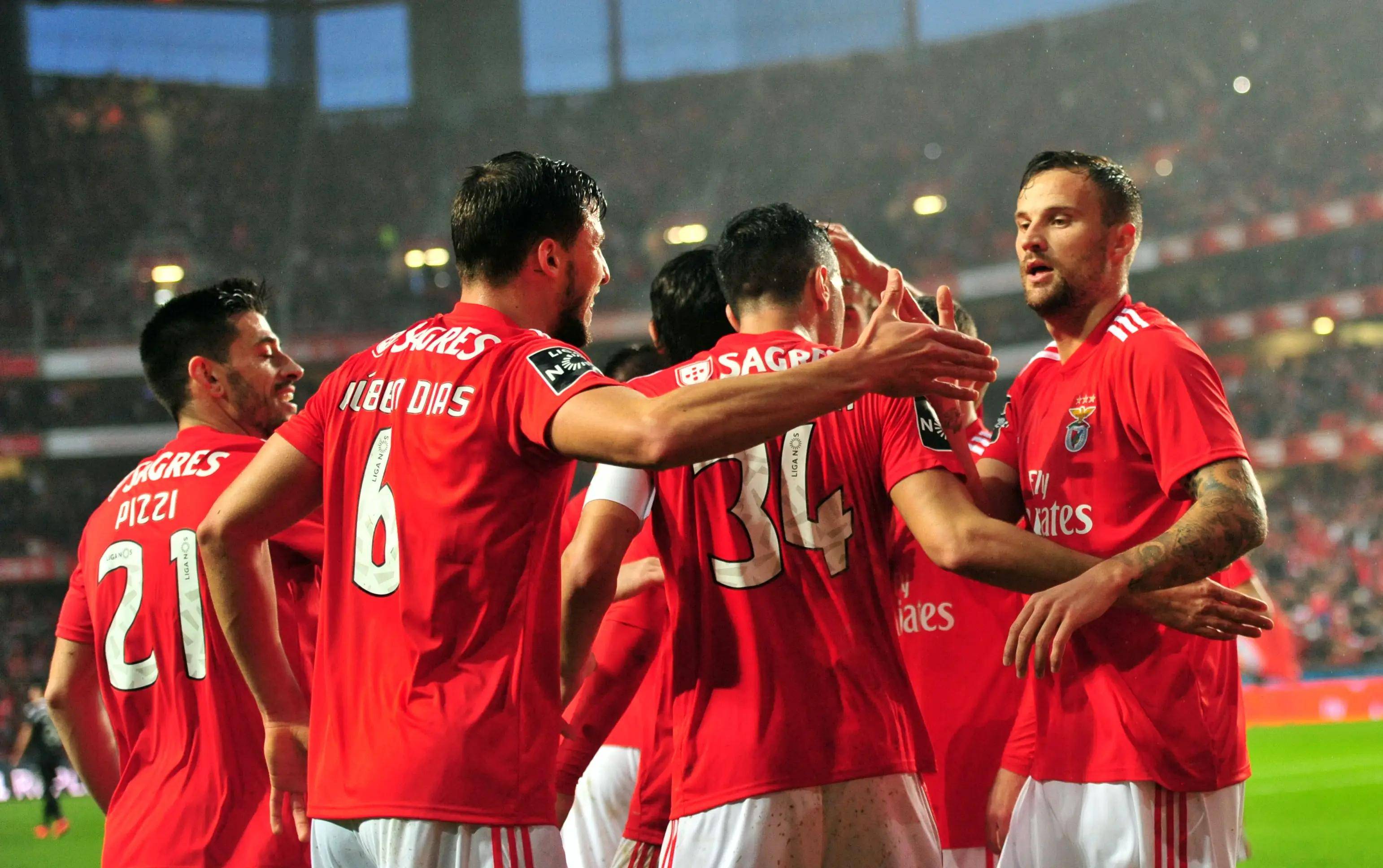 爱游戏-摩纳哥主场大胜里昂，重返法甲冠军争夺战(法甲摩纳哥vs里昂)