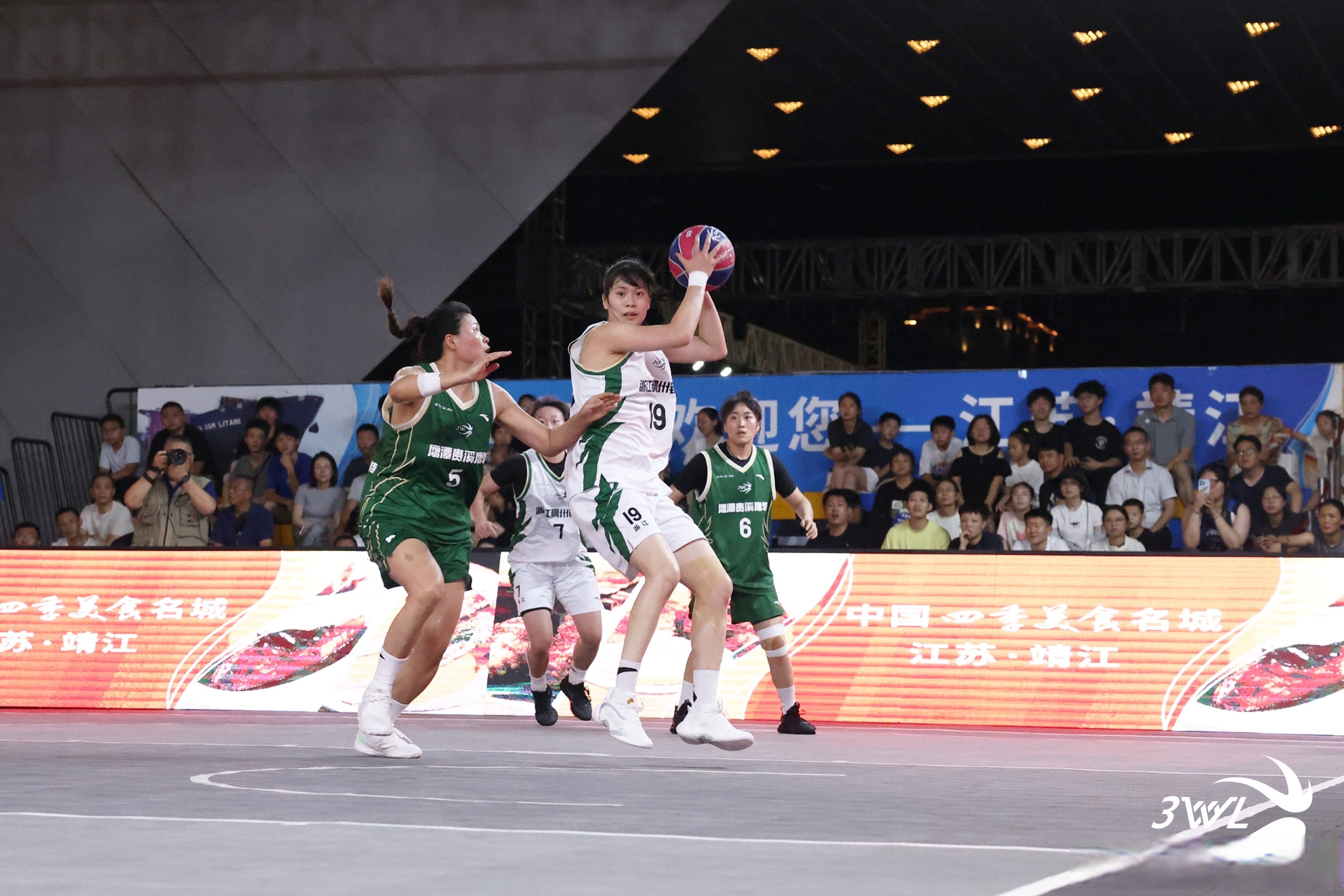 爱游戏体育-关于新赛季篮球联赛拉开序幕，球队备战全力以赴的信息